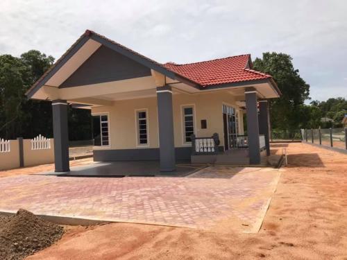 Banglo, Padang Khabar 4