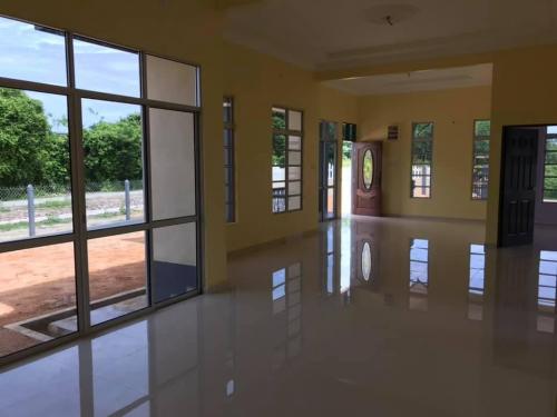 Banglo, Padang Khabar 2